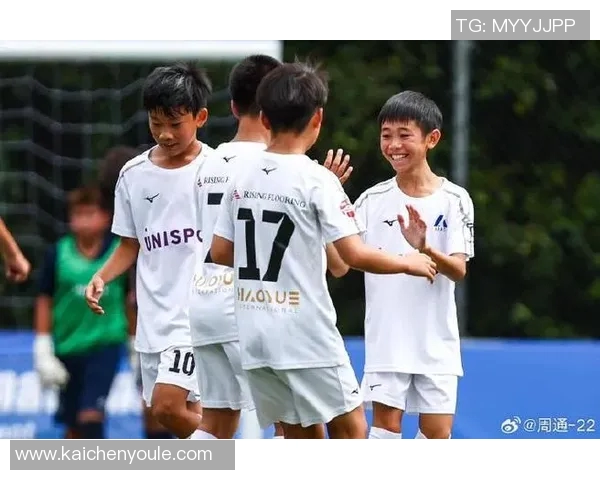 足球明星与孩子们的快乐时光分享精彩瞬间与成长故事 足球明星与孩子们的快乐时光分享精彩瞬间与成长故事