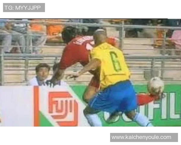 足球明星乞讨瞬间曝光引发热议背后的故事与社会反思